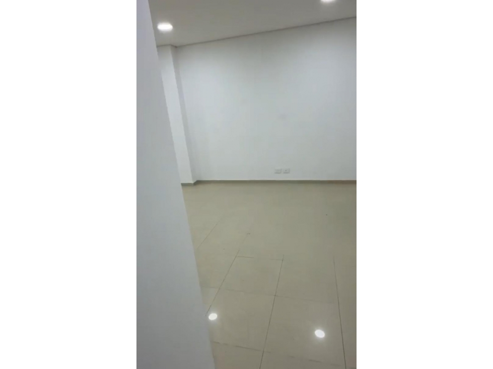 ARRIENDO OFICINA EN EL BOSQUE — foto 4