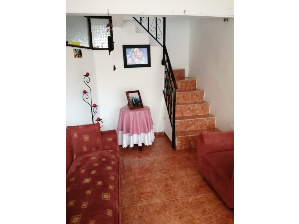 SE VENDE CASA SECTOR LA CUMBRE CON RENTA