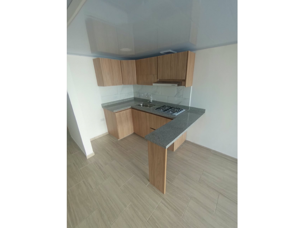 Se arrienda apartamento en la Enea 1 piso — foto 2