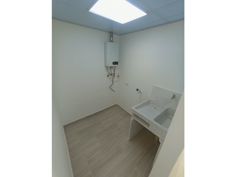 Se arrienda apartamento en la Enea 2 piso — foto 3