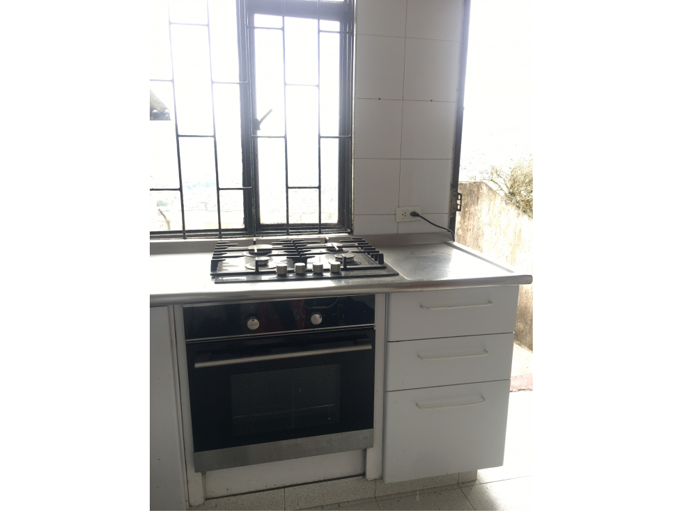 CASA EN VENTA BIEN UBICADA EN LA ALTA LEONORA — foto 2