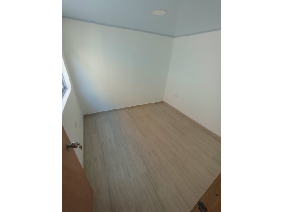 Se arrienda apartamento en la Enea 2 piso — foto 5