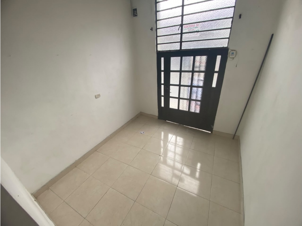 Se arriendo como local o aparta estudio Leonora