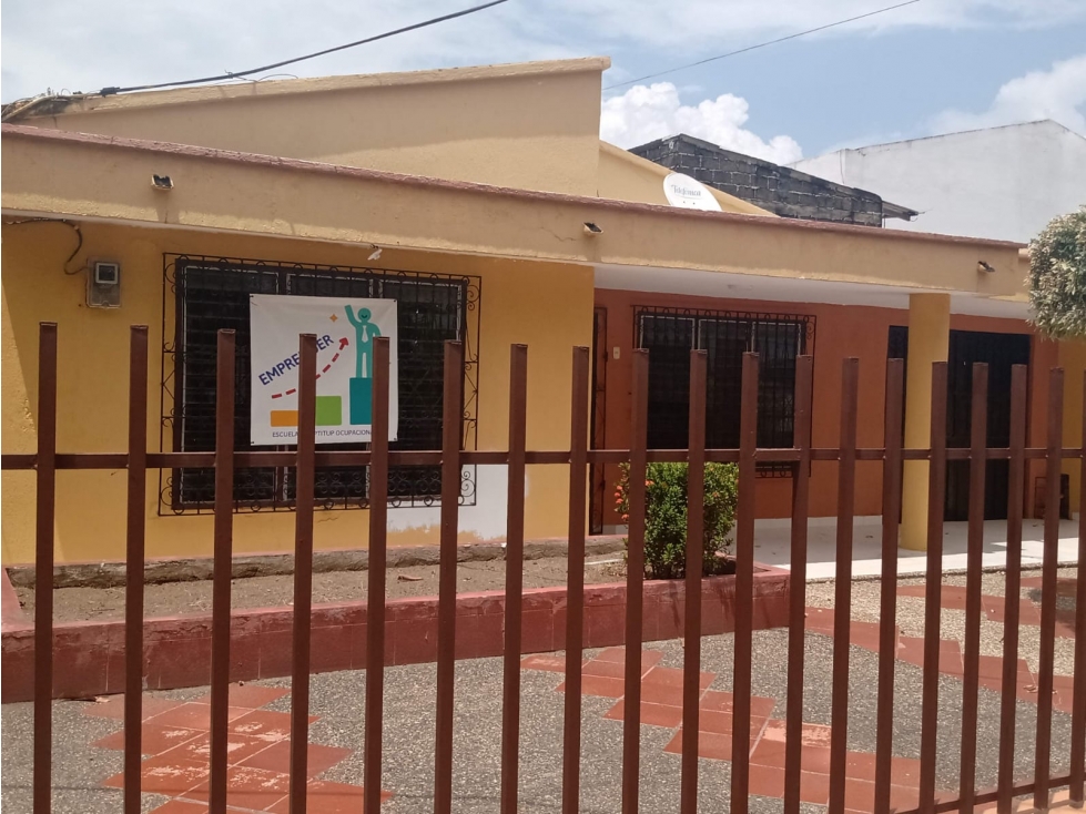 CASA EN ARRIENDO EN EL CENTRO PARA USO COMERCIAL - 2