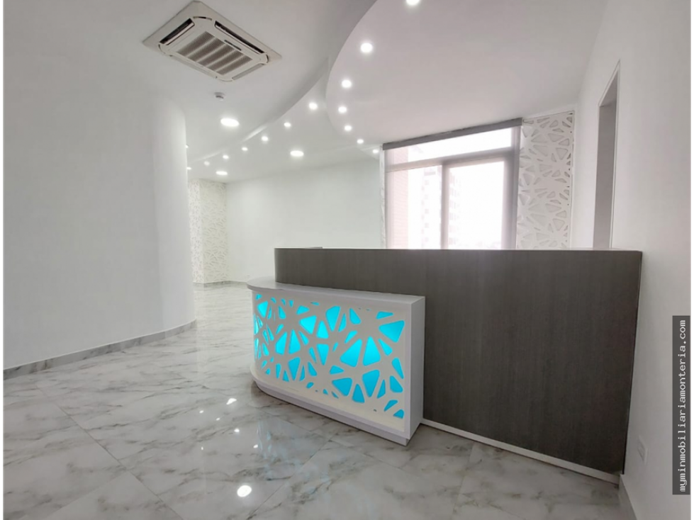 SE VENDE AMPLIO CONSULTORIO EN PLACES MALL - 2
