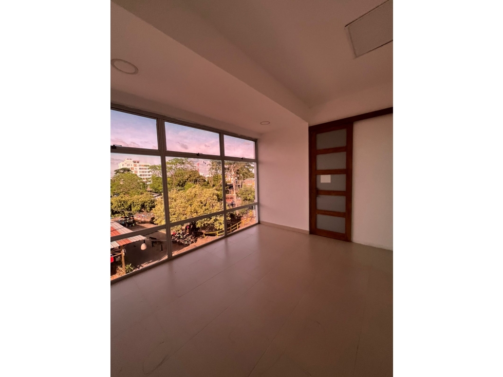 EDIFICIO EN ARRIENDO CERCA A LA CIRCUNVALAR - 2