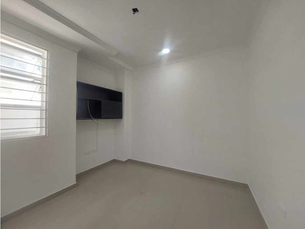 APARTAMENTO BIFAMILIAR EN ARRIENDO 2º PISO - CASTELLANA — foto 4