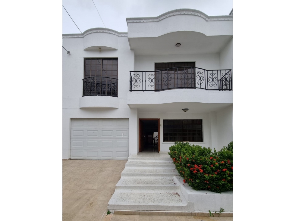 CASA EN VENTA CERCA DE ALAMEDAS