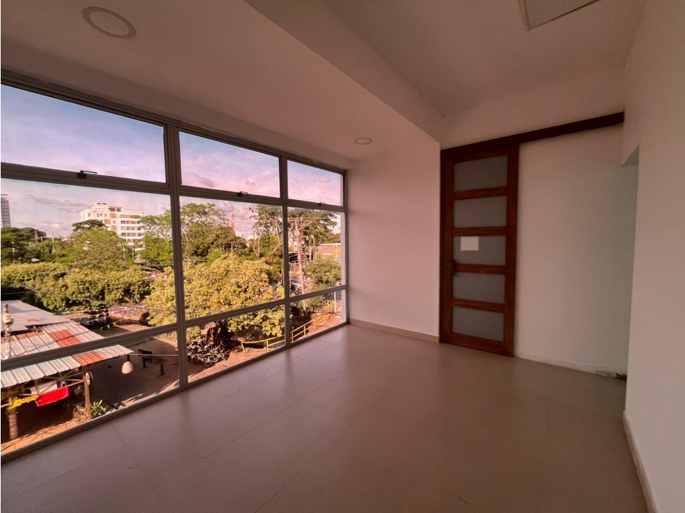 EDIFICIO EN ARRIENDO CERCA A LA CIRCUNVALAR - 1