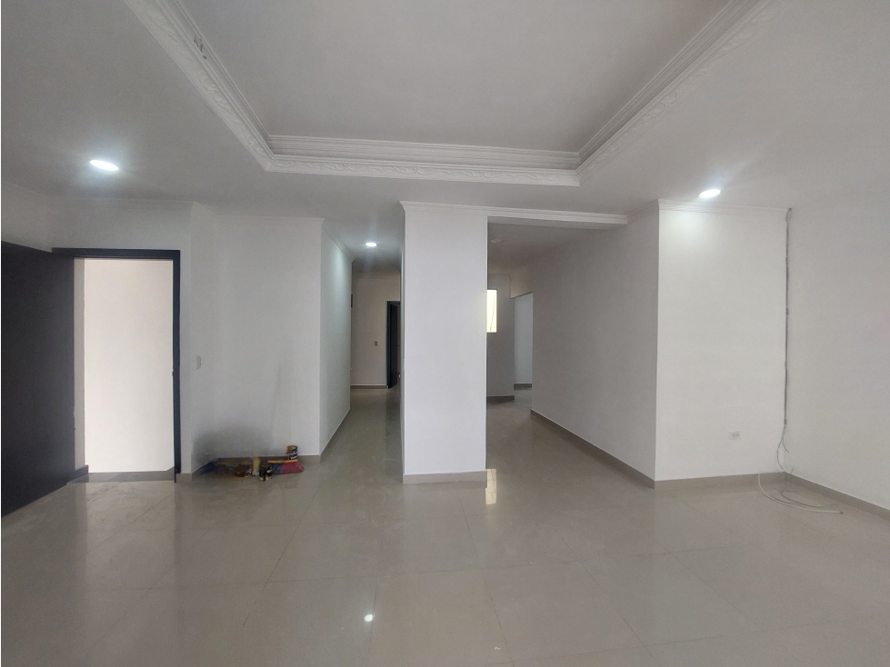 APARTAMENTO BIFAMILIAR EN ARRIENDO 2º PISO - CASTELLANA — foto 2