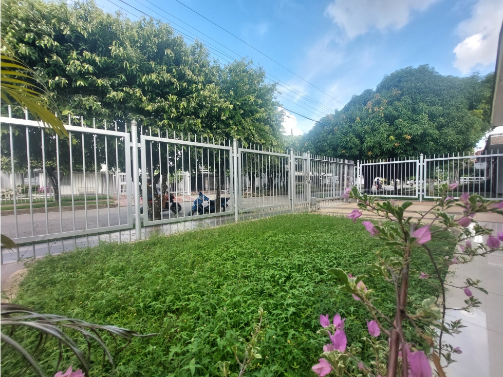 CASA PARA USO COMERCIAL EN ARRIENDO - COSTA DE ORO - 2