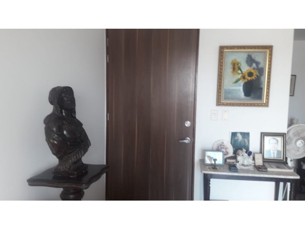 VENDE APARTAMENTO EN LA CASTELLANA 4 HABITACIONES — foto 2