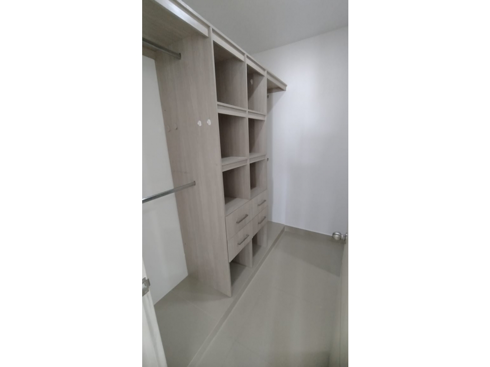 SE VENDE APARTAMENTO AMPLIO EN LA CASTELLANA — foto 6