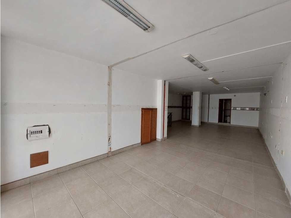 LOCAL COMERCIAL EN ARRIENDO - CENTRO - 3