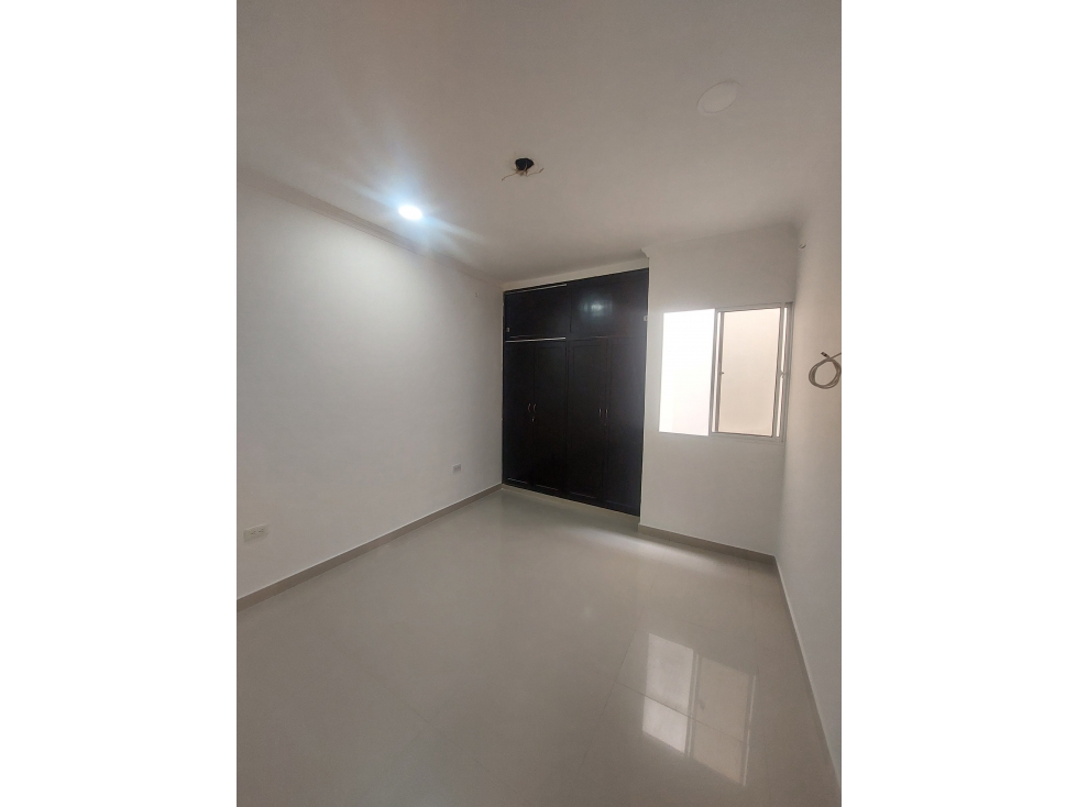 APARTAMENTO BIFAMILIAR EN ARRIENDO 2º PISO - CASTELLANA — foto 6