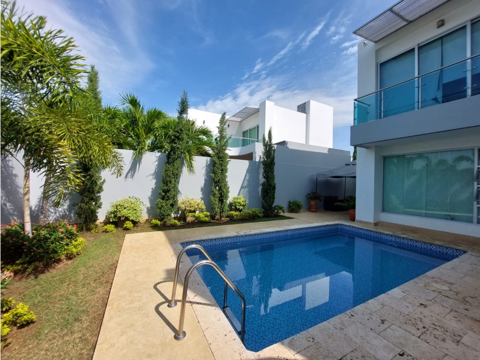 CASA EN PICACHO CON PISCINA - CONJUNTO CERRADO