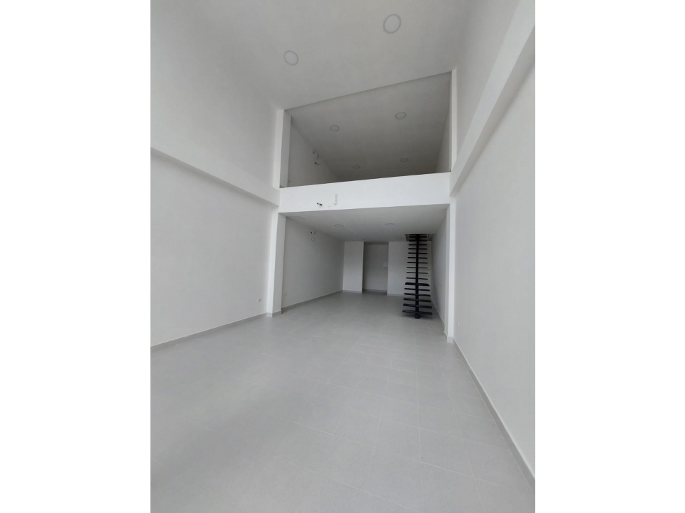 LOCAL COMERCIAL EN ARRIENDO - EN EL CENTRO - 3