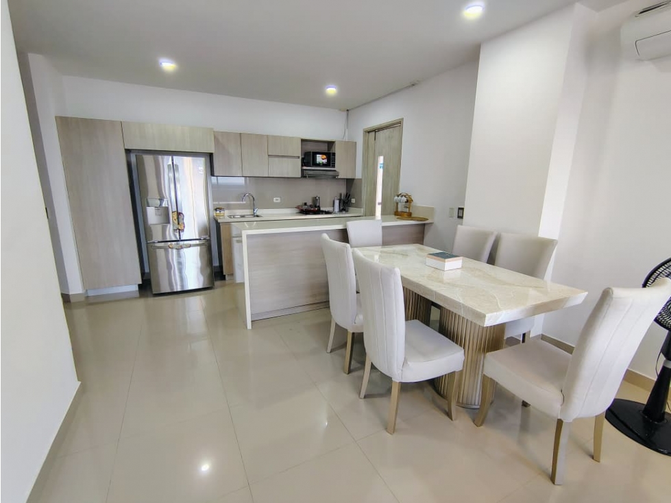 SE VENDE APARTAMENTO AMPLIO EN LA CASTELLANA — foto 2