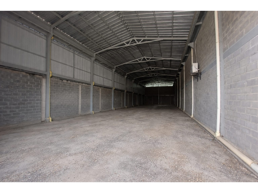BODEGA EN ARRIENDO CERCA A LA UPB - 3