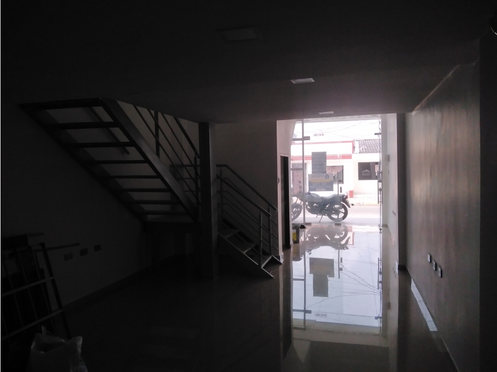 ARRIENDA LOCAL COMERCIAL - 4