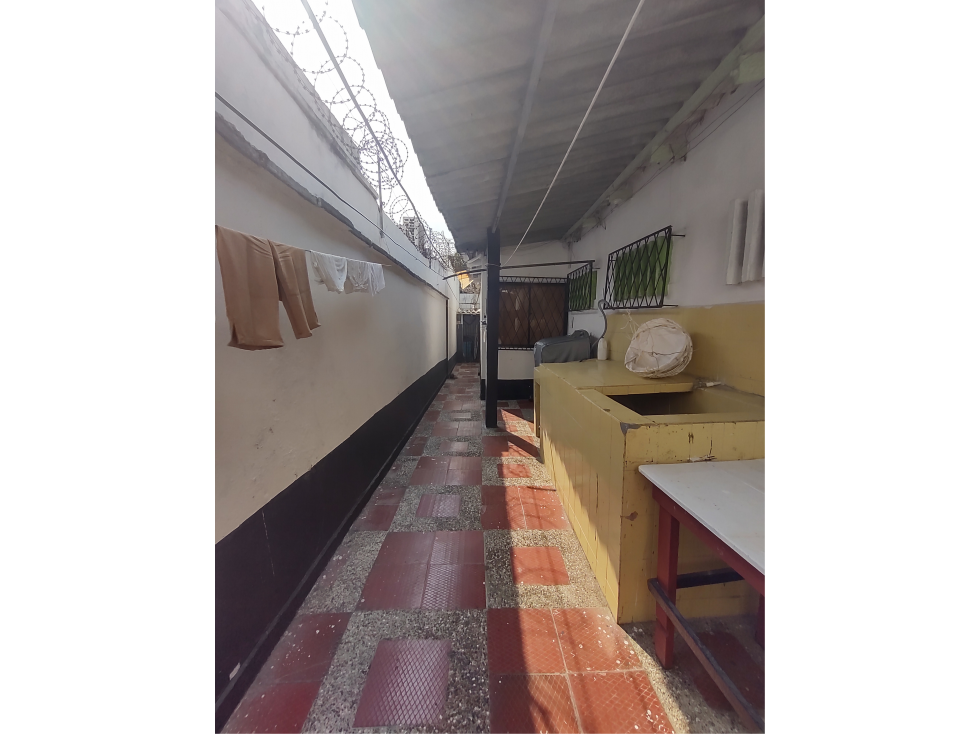 CASA EN VENTA CERCA A PLACES MALL CASTELLANA MONTERIA - 2