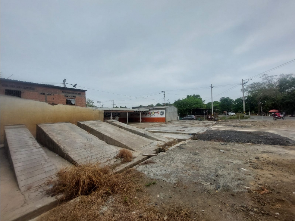 LOTE COMERCIAL EN VENTA O ARRIENDO B/ EL DORADO SOBRE LA TRONCAL — foto 3