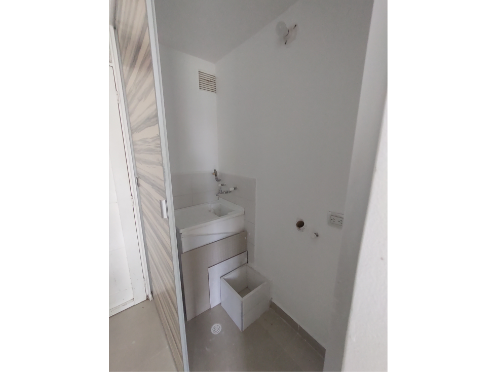 APARTAMENTO EN VENTA EN LA CASTELLANA PRIMER PISO — foto 6