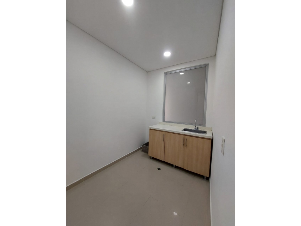OFICINA + PARQUEADERO EN VENTA SEXTA AVENIDA - 4