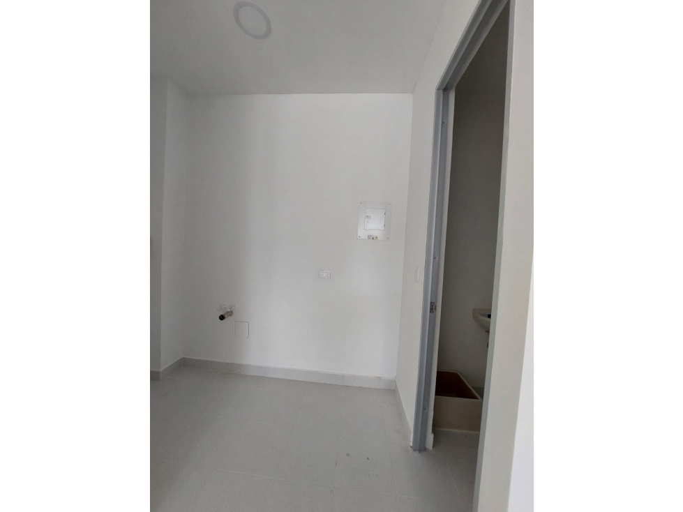 LOCAL COMERCIAL EN ARRIENDO - EN EL CENTRO - 6