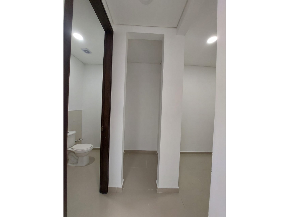 OFICINA + PARQUEADERO EN VENTA SEXTA AVENIDA - 2