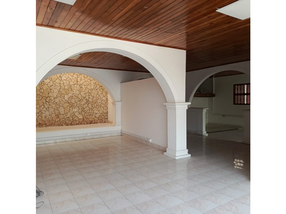 CASA EN ARRIENDO EN CASTELLANA - 1
