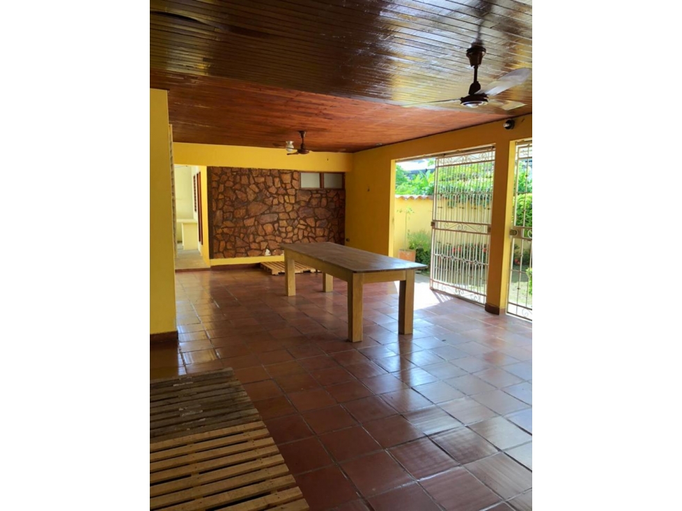 VENDE CASA SECTOR COMERCIAL Y RESIDENCIAL - 1