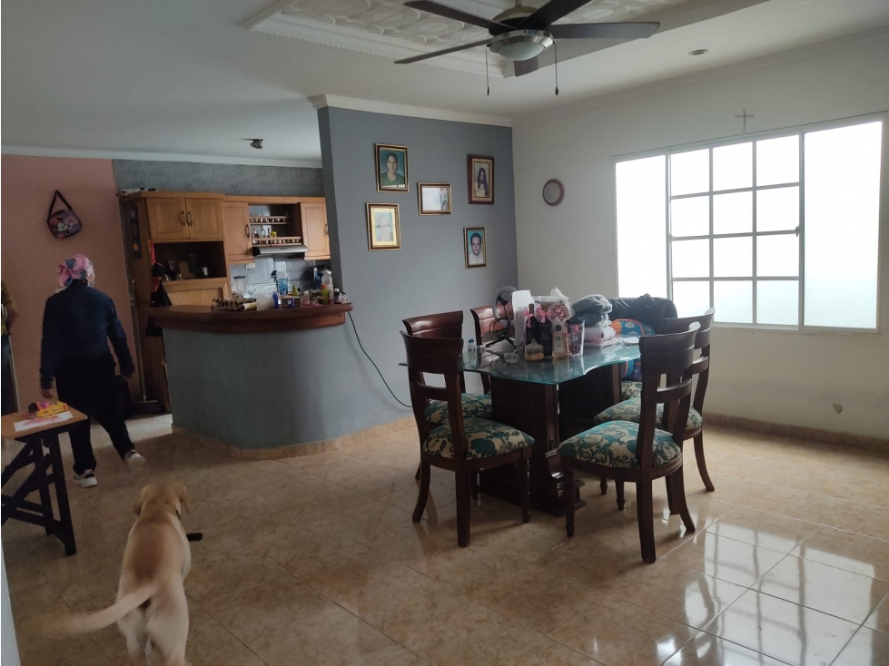SE VENDE CASA EN LA CASTELLANA — foto 2