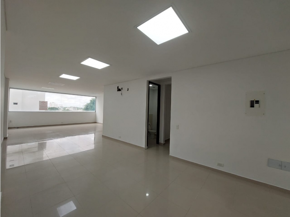 OFICINA + PARQUEADERO EN VENTA SEXTA AVENIDA - 1