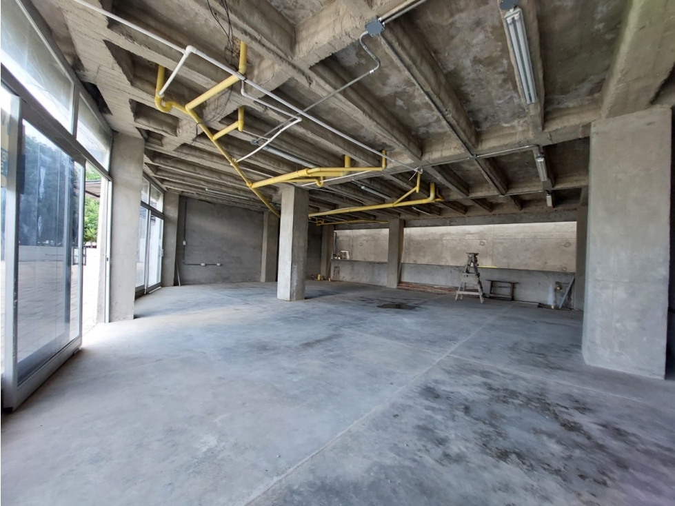 LOCAL COMERCIAL EN ARRIENDO B/ SANTA ELENA 3 - 2