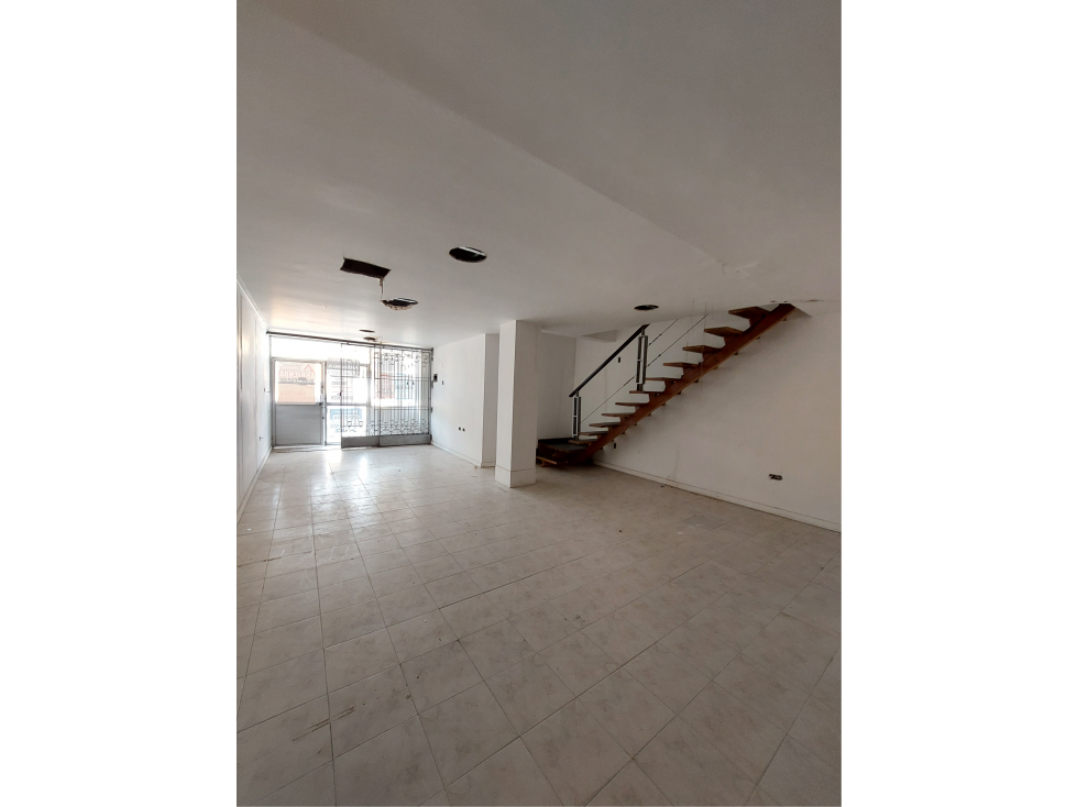 LOCAL COMERCIAL EN ARRIENDO - CENTRO - 1