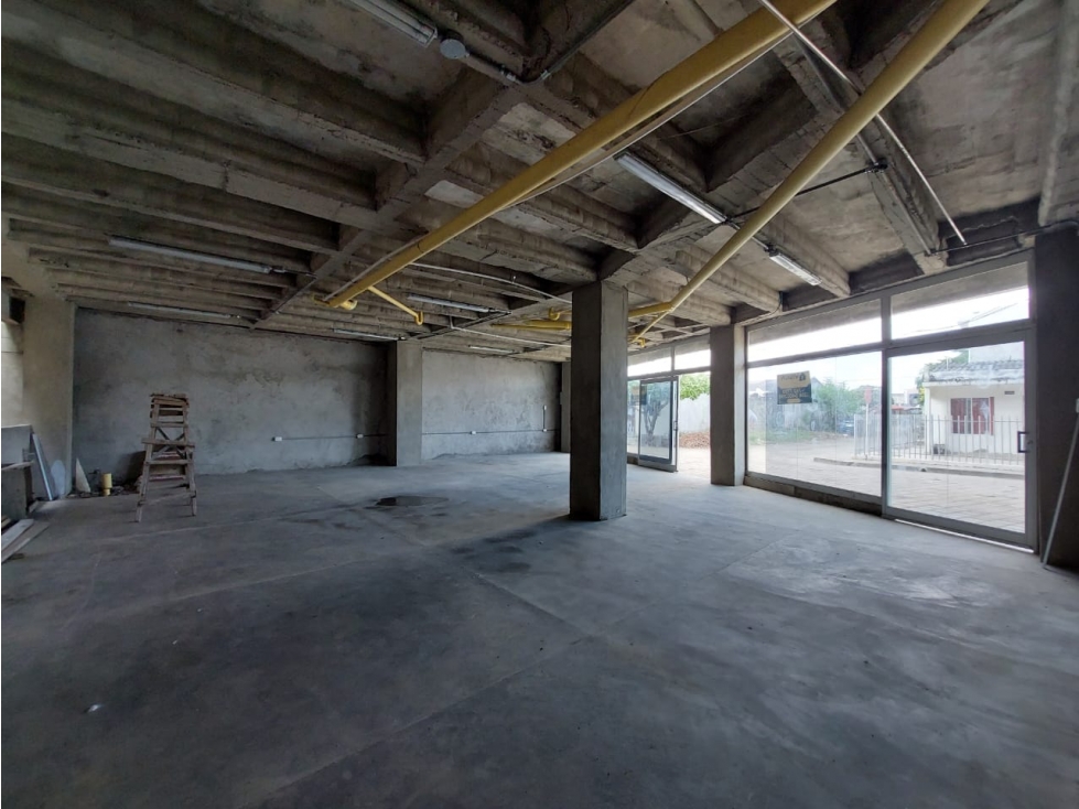 LOCAL COMERCIAL EN ARRIENDO B/ SANTA ELENA 3 - 3