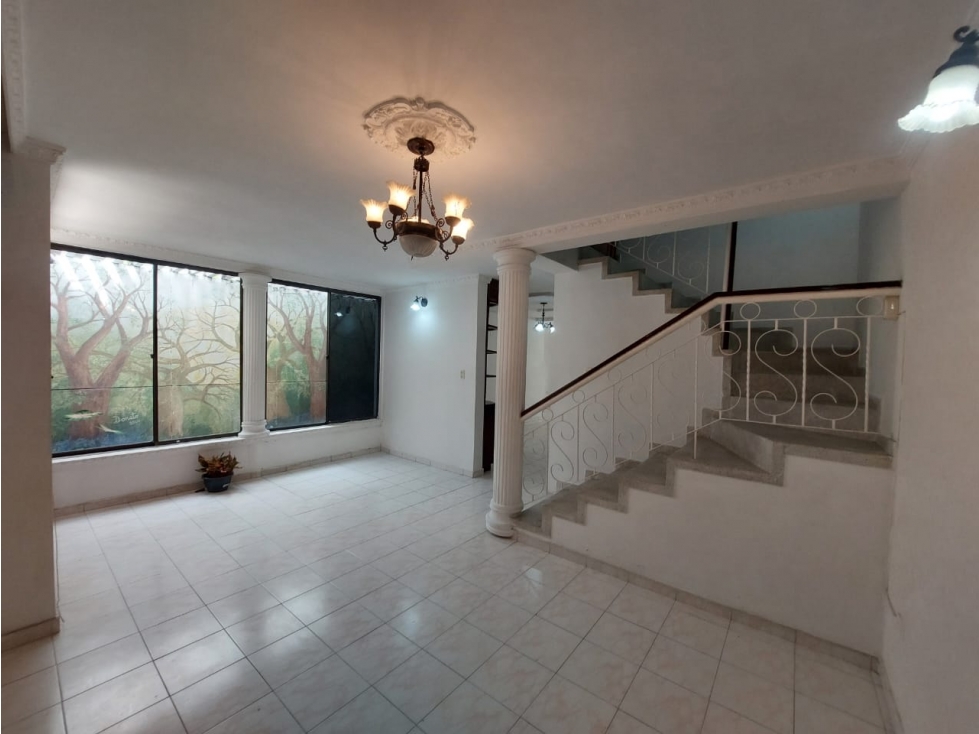 CASA EN VENTA CERCA AL C.C ALAMEDAS