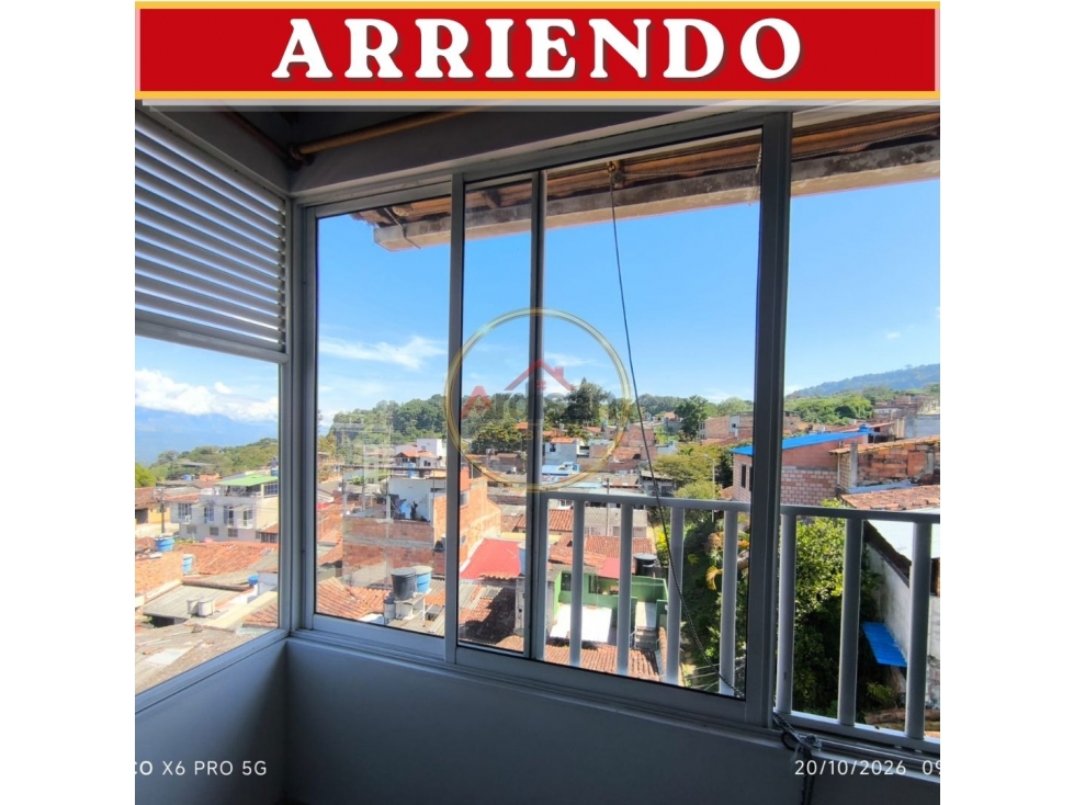 ARRIENDO APARTAMENTO CUARTO PISO POR ESCALERA — foto 2