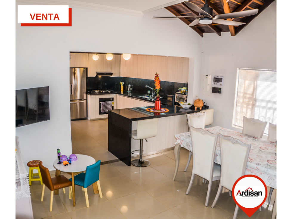 AMPLIA CASA DE 332MTS EN EXCLUSIVO CONDOMINIO PRIVADO - 1