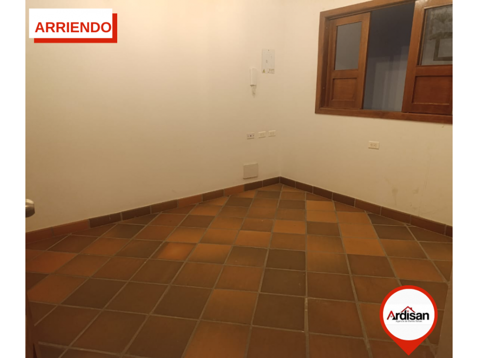 ARRIENDO LOCALES COMERCIALES EN SEGUNDO PISO PARA OFICINAS - 1