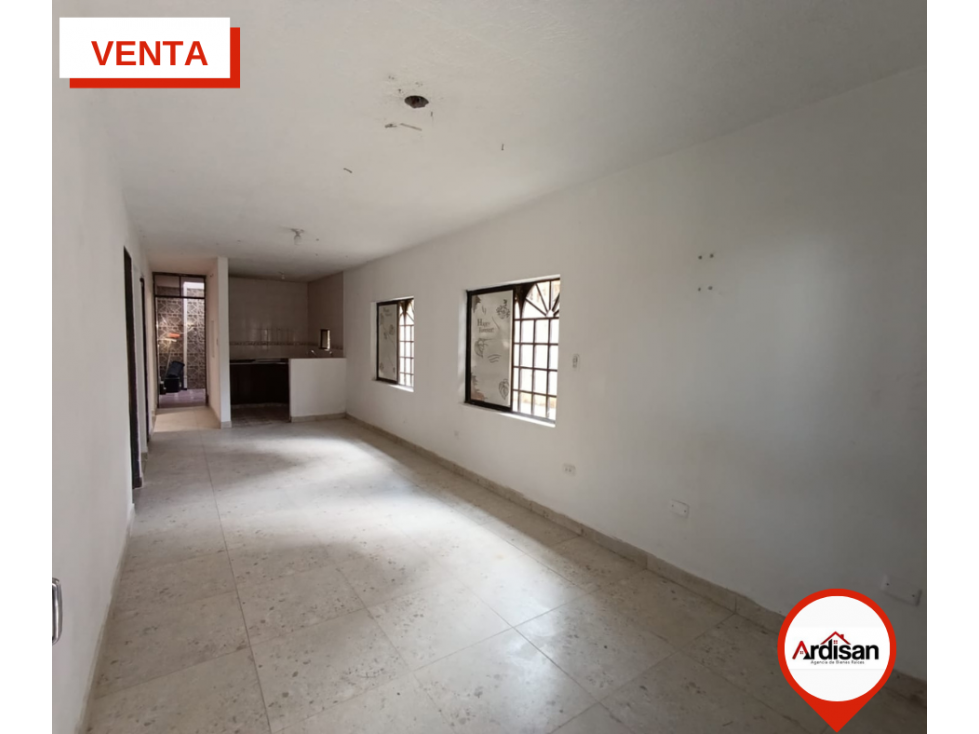 AMPLIA CASA COMERCIAL DE DOS DOS PISOS CON GARAJE — foto 3