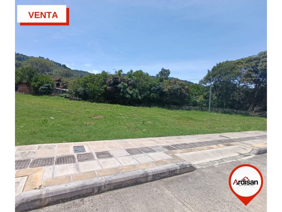 AMPLIO LOTE URBANO DE 133MTS EN URBANIZACIÓN - 1