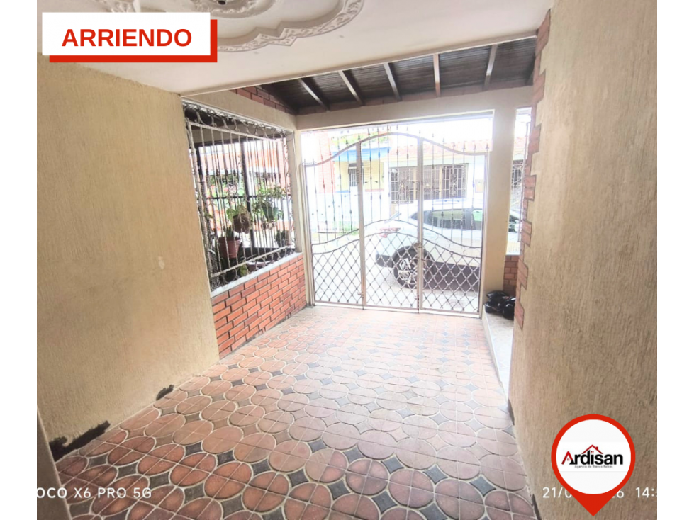 ARRIENDO CASA DE DOS PISOS CON GARAJE - PORTAL DE SARAVITA - 4