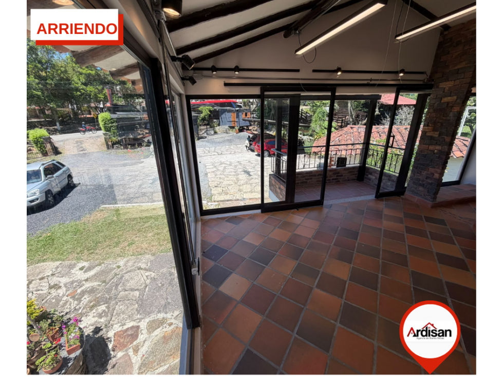 ARRIENDO LOCAL COMERCIAL AMPLIO EN SEGUNDO PISO - 3