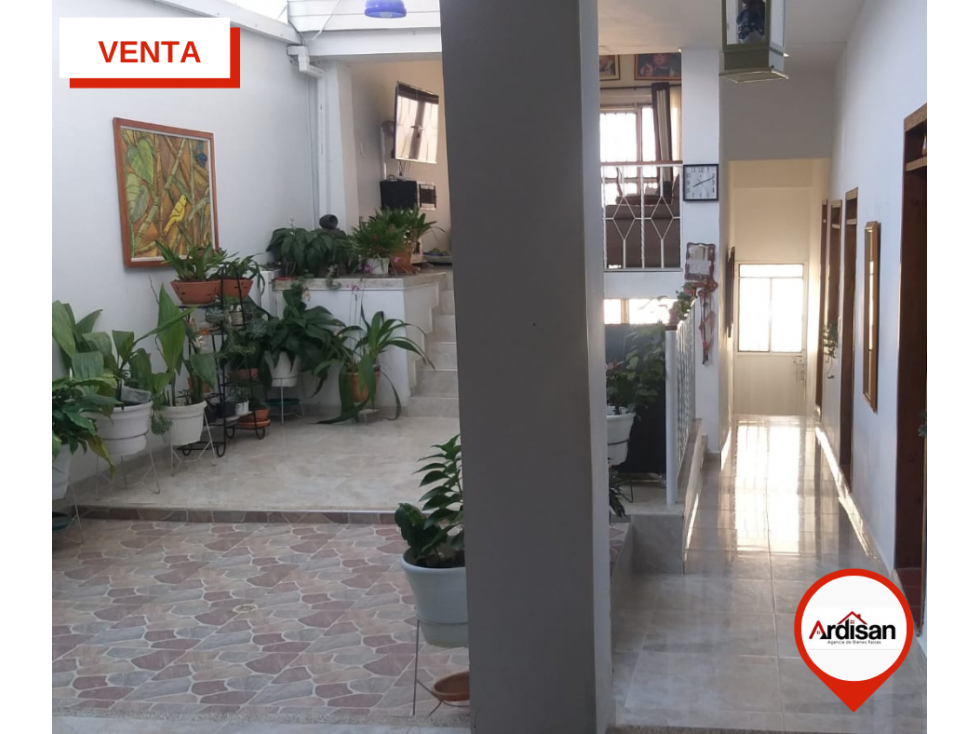 CASA CENTRAL DE DOS PISOS CON TERRAZA DE 240MTS — foto 3