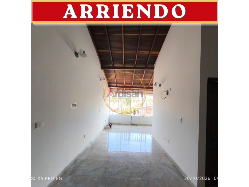ARRIENDO APARTAMENTO CUARTO PISO POR ESCALERA — foto 3