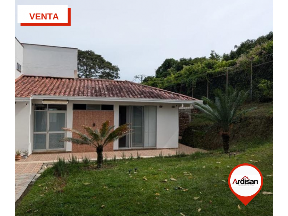 PRECIOSA CASA CAMPESTRE CON ZONAS VERDES — foto 4