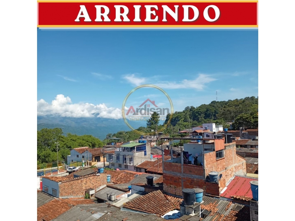 ARRIENDO APARTAMENTO CUARTO PISO POR ESCALERA