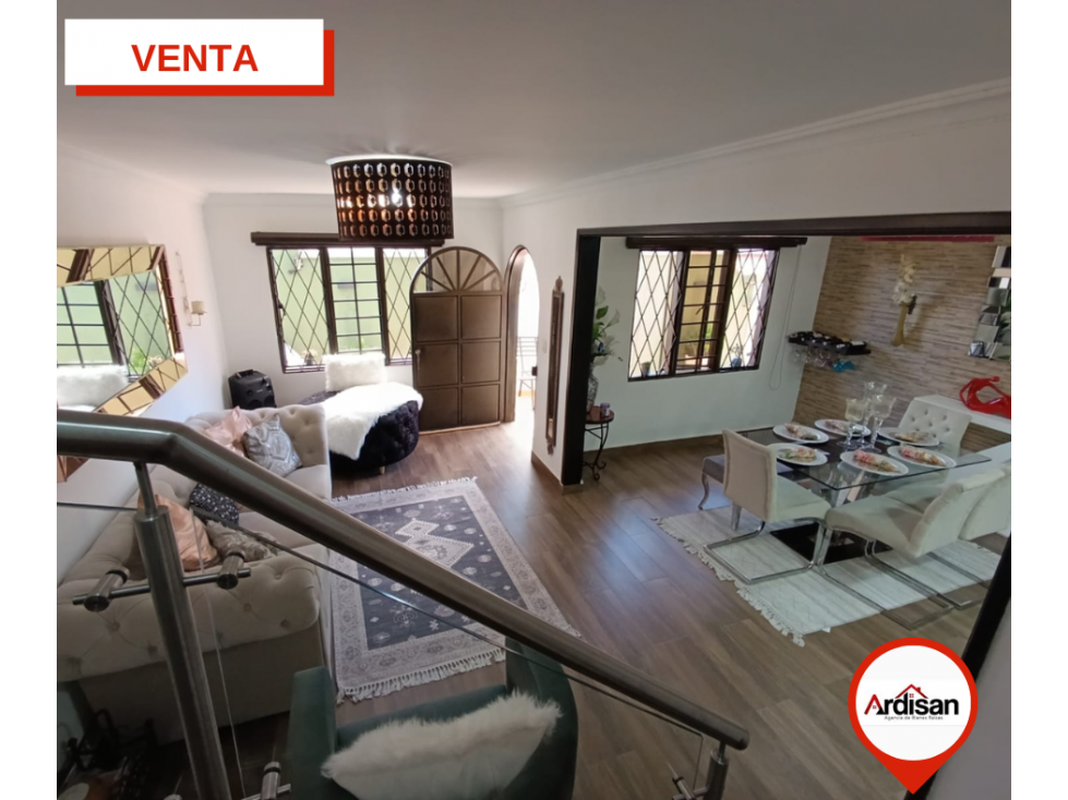 LINDA CASA CENTRAL DE DOS PISOS EN CONJUNTO PRIVADO - 1